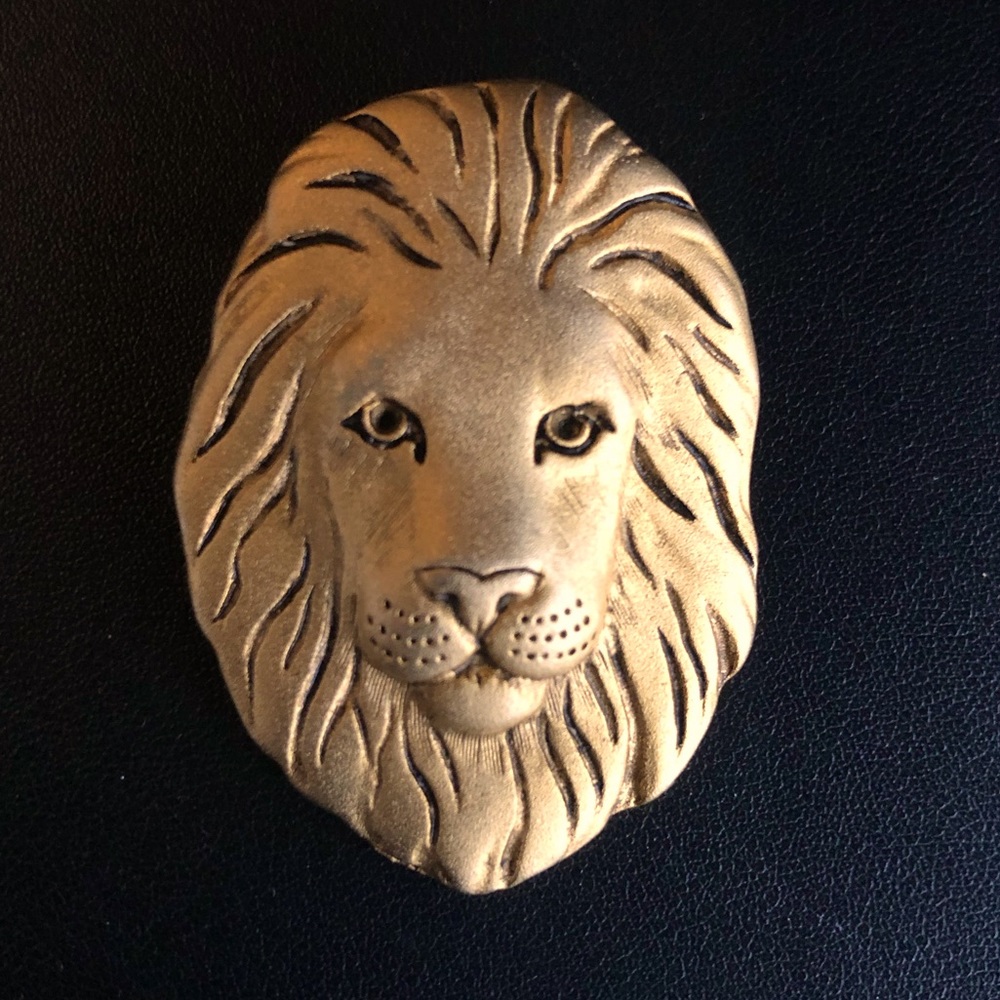 Vintage Lion Head Brooch or Scarf Pin Mint Condition Matte Gold Detailed Leo